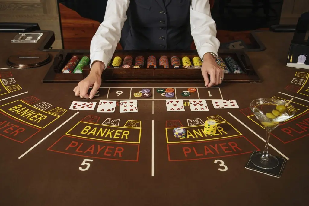 Regras de baccarat online